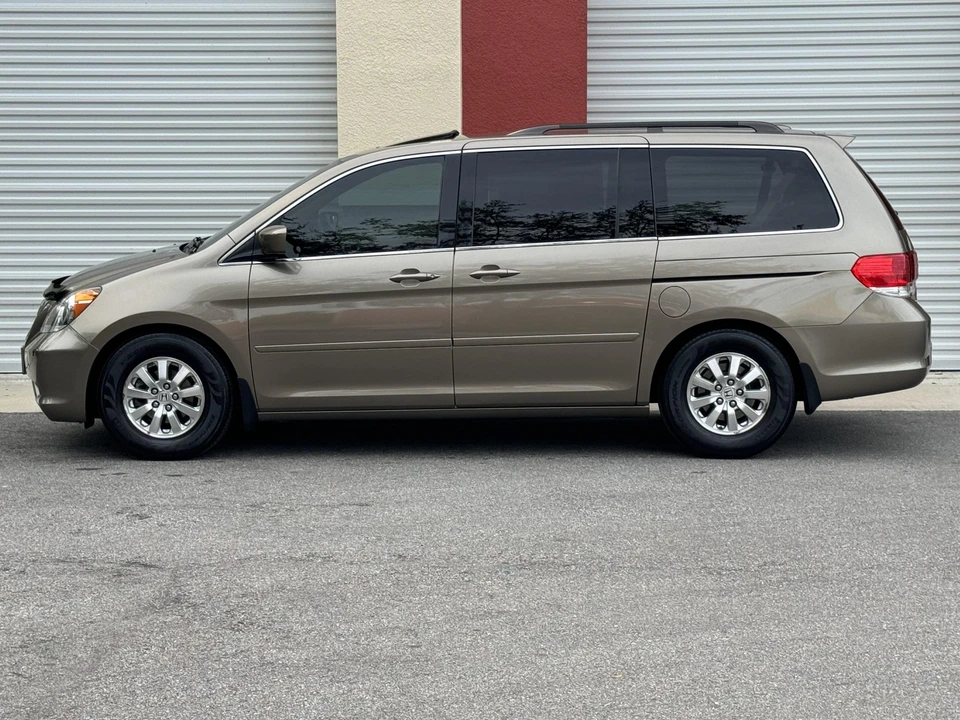 2010 Honda Odyssey - Image 7 of 31