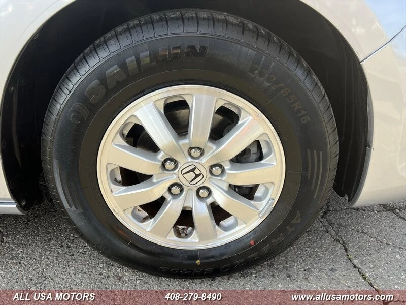 2010 Honda Odyssey - Image 11 of 21