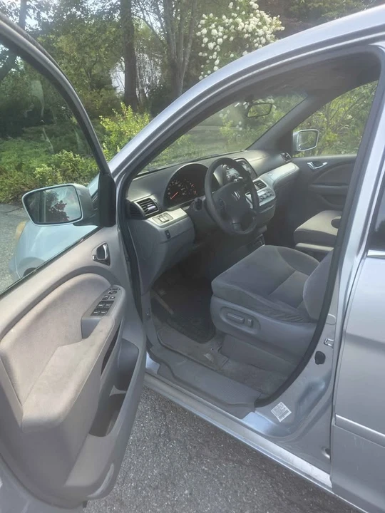 2010 Honda Odyssey - Image 11 of 18