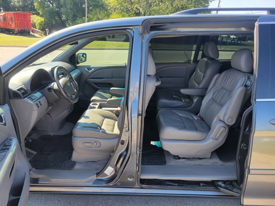 2010 Honda Odyssey - Image 11 of 14