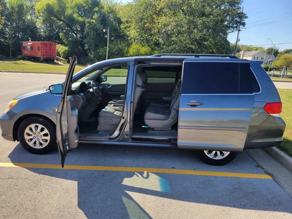 2010 Honda Odyssey - Image 5 of 14