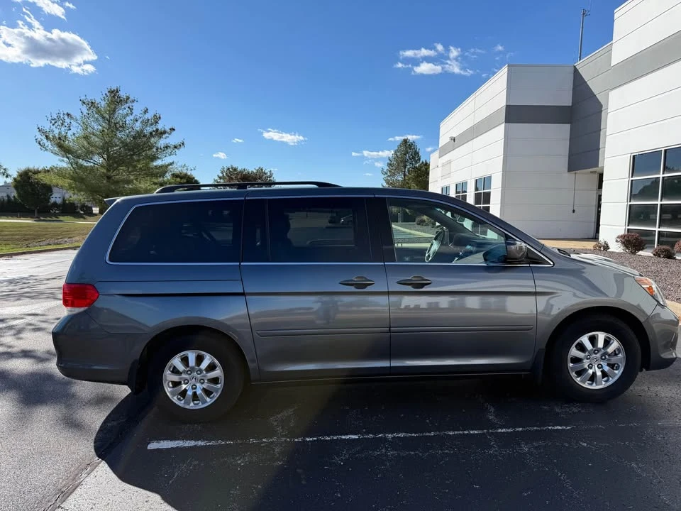 2010 Honda Odyssey - Image 3 of 11