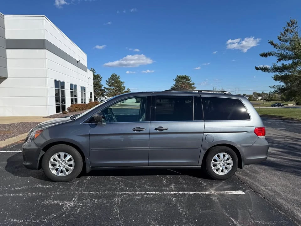 2010 Honda Odyssey - Image 2 of 11