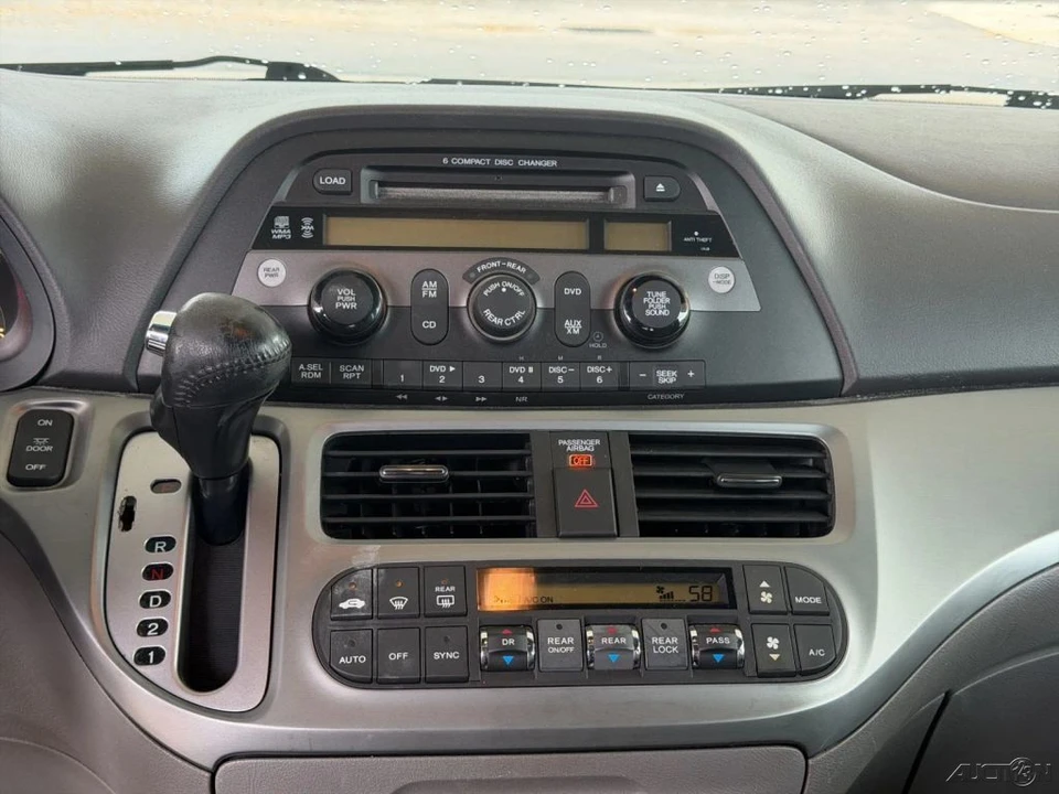 2010 Honda Odyssey - Image 17 of 21