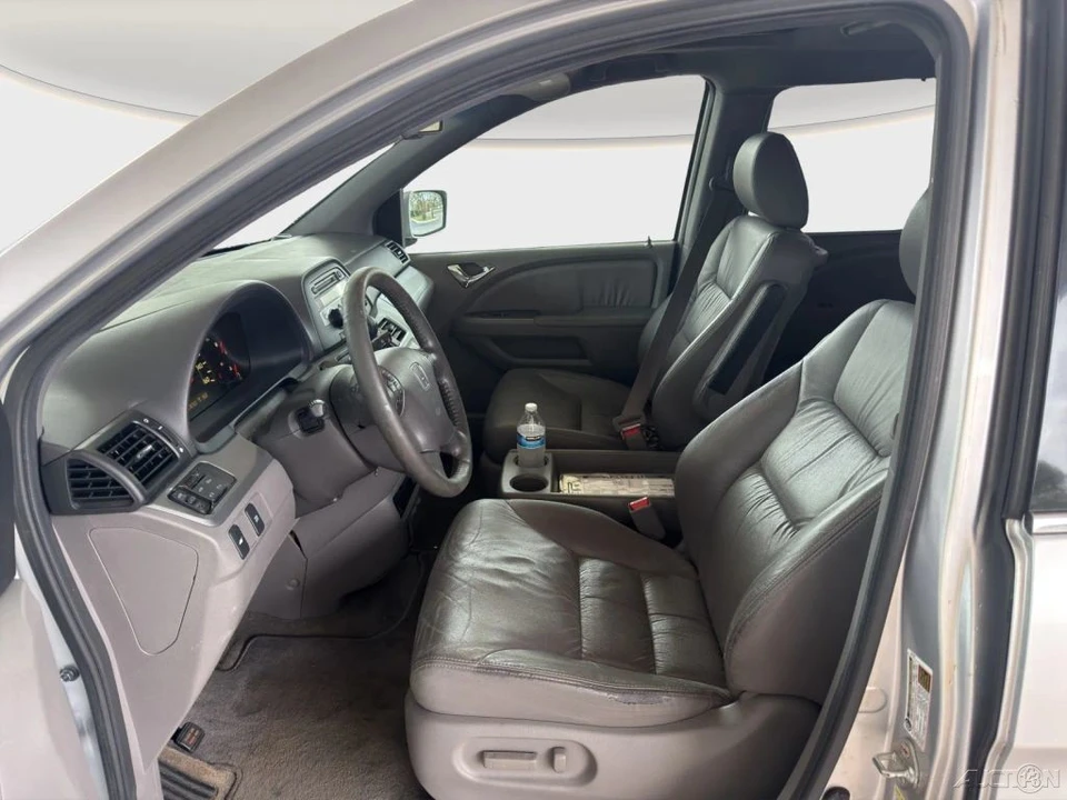 2010 Honda Odyssey - Image 8 of 21