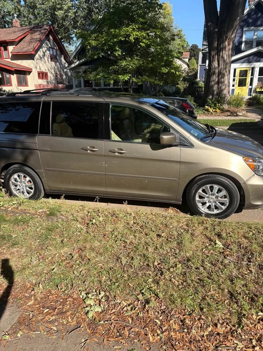 2010 Honda Odyssey - Image 3 of 9