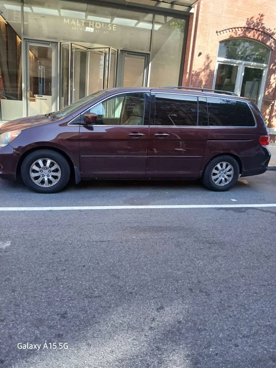 2010 Honda Odyssey - Image 2 of 4