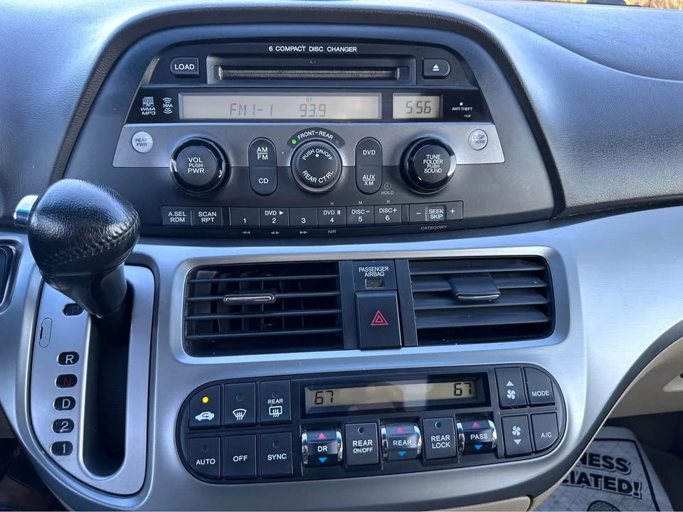 2010 Honda Odyssey - Image 18 of 20