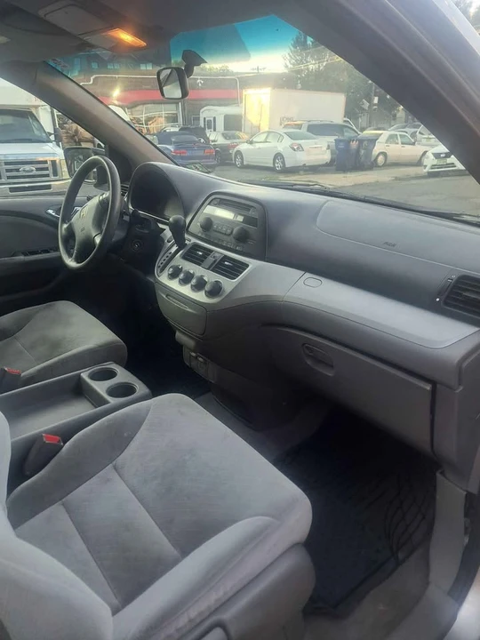 2010 Honda Odyssey - Image 9 of 10