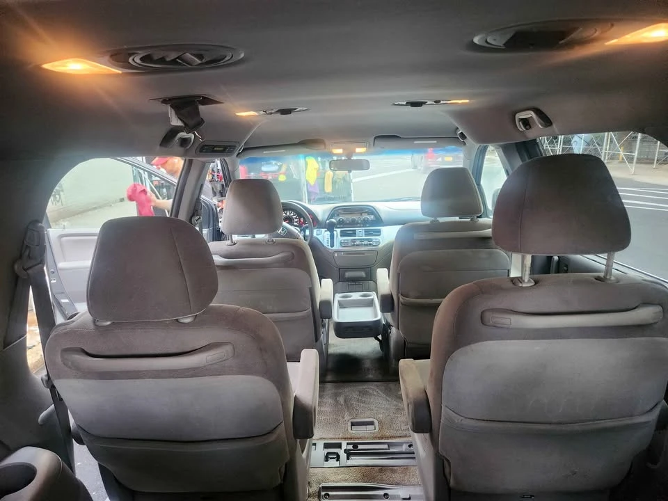 2010 Honda Odyssey - Image 16 of 17