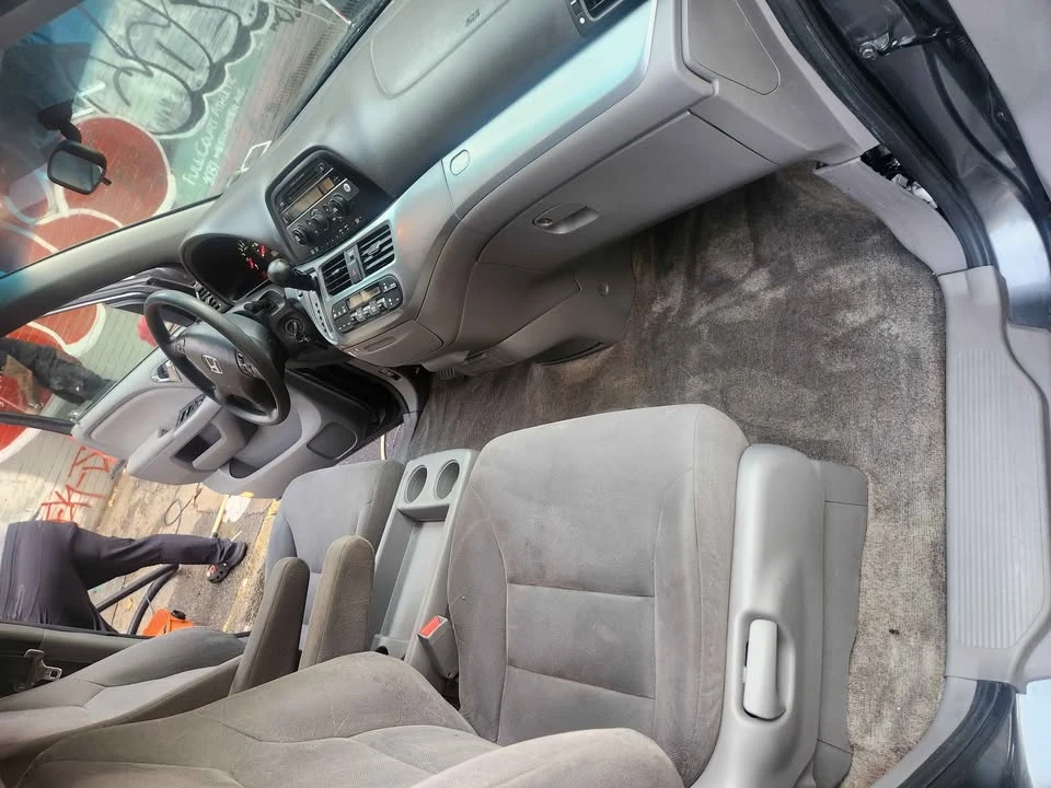 2010 Honda Odyssey - Image 8 of 17