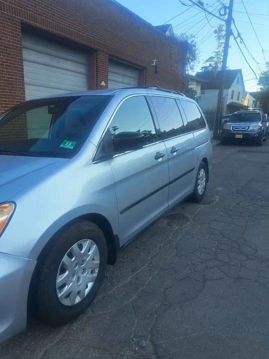 2010 Honda Odyssey - Image 2 of 10