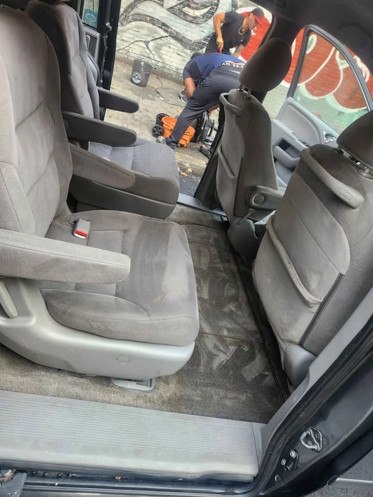 2010 Honda Odyssey - Image 14 of 17