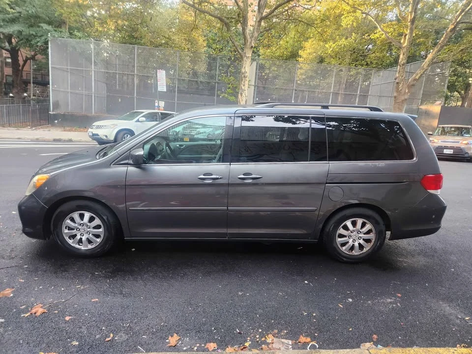 2010 Honda Odyssey - Image 9 of 17