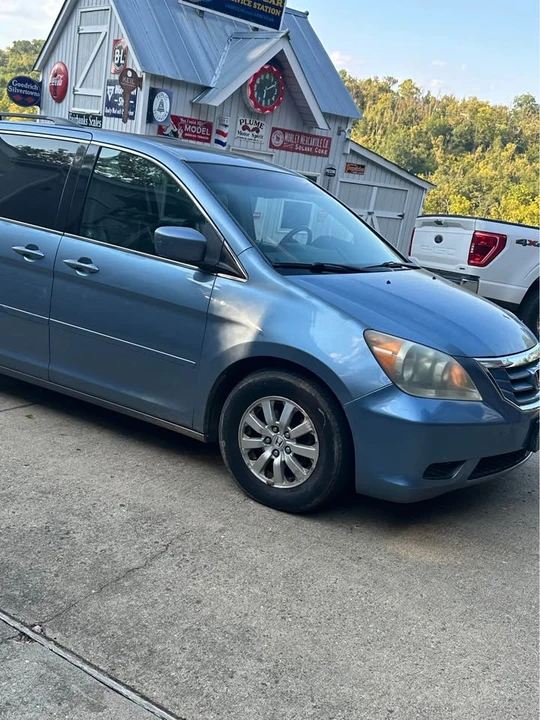 2010 Honda Odyssey - Image 2 of 17