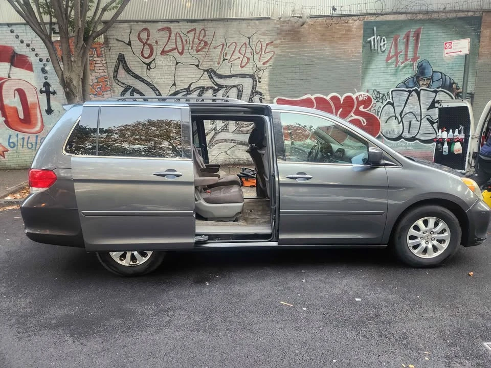 2010 Honda Odyssey - Image 5 of 17