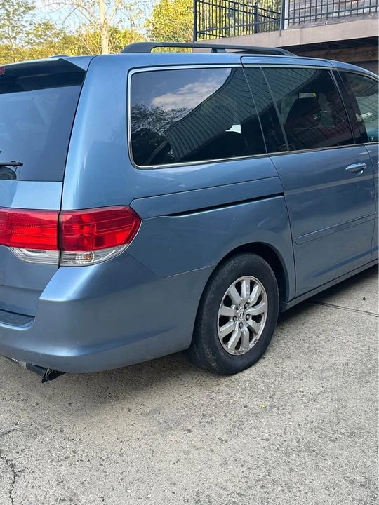 2010 Honda Odyssey - Image 3 of 17