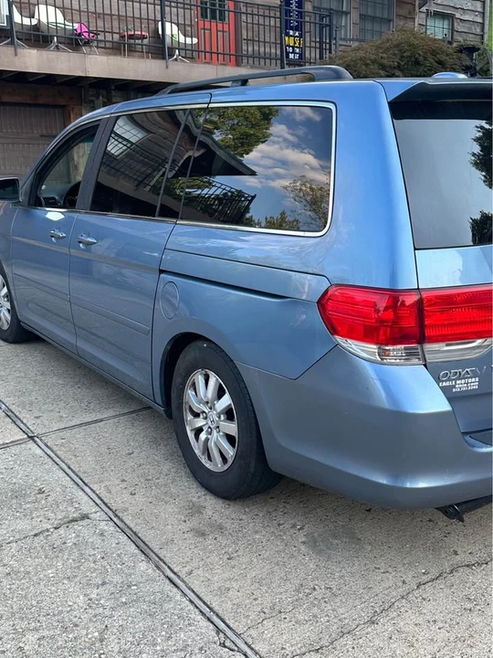 2010 Honda Odyssey - Image 5 of 17
