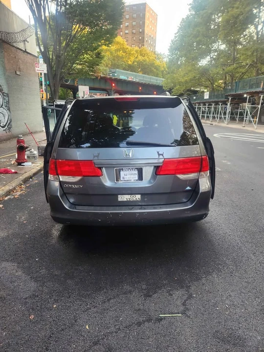 2010 Honda Odyssey - Image 11 of 17