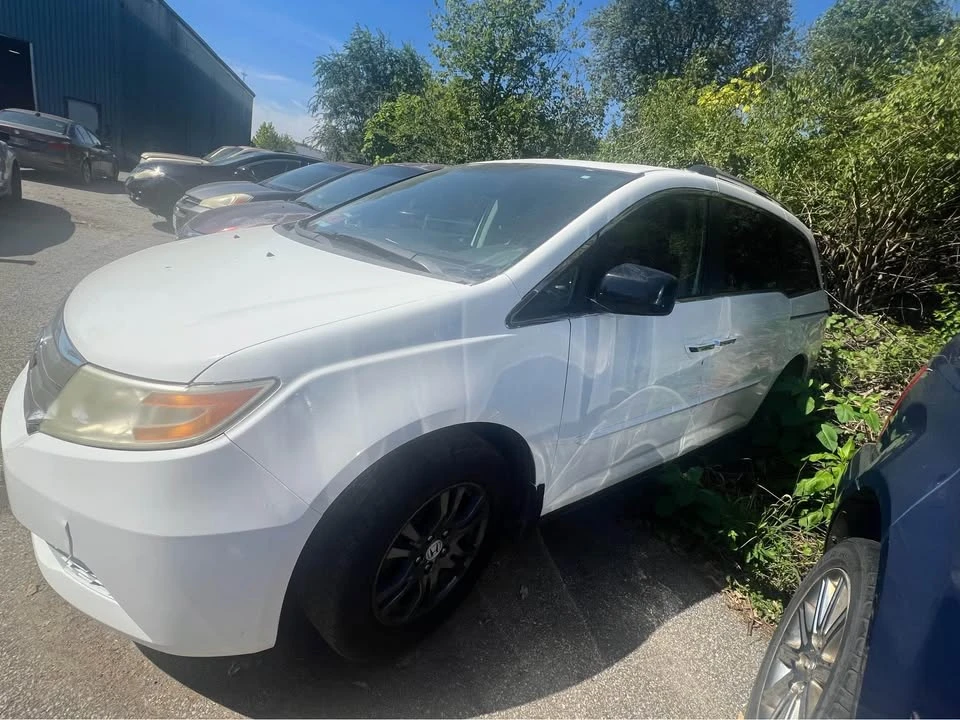 2010 Honda Odyssey - Image 2 of 11