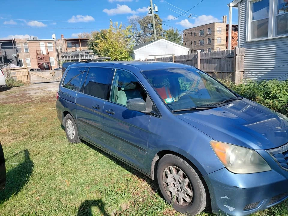 2010 Honda Odyssey - Image 2 of 10