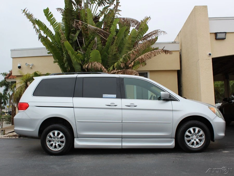2010 Honda Odyssey - Image 4 of 12