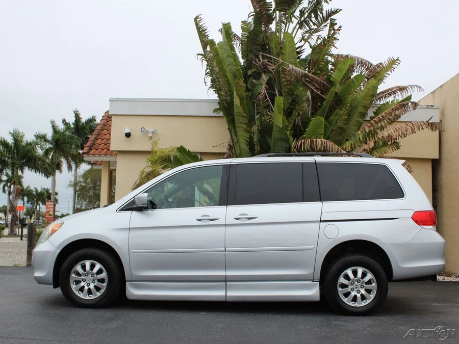 2010 Honda Odyssey - Image 7 of 12