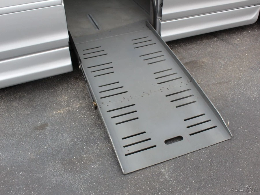 2010 Honda Odyssey - Image 2 of 12
