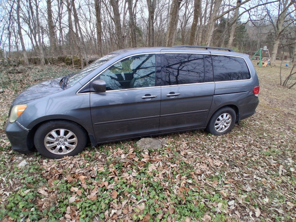2010 Honda Odyssey - Image 2 of 4