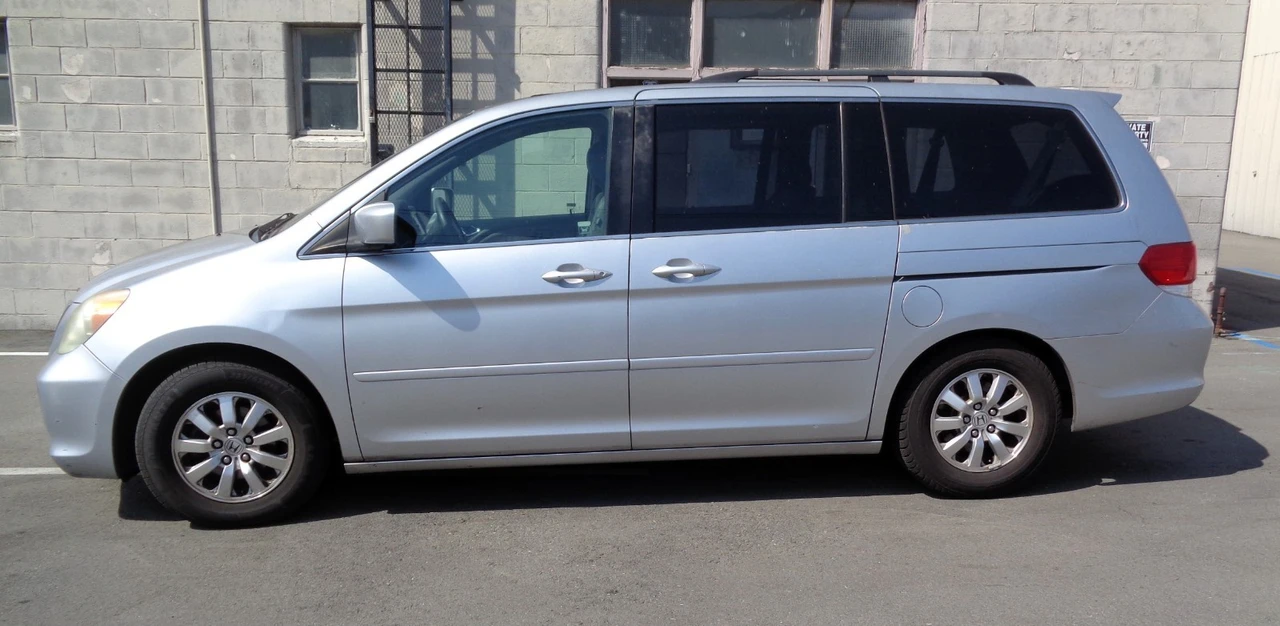 2010 Honda Odyssey - Image 2 of 14