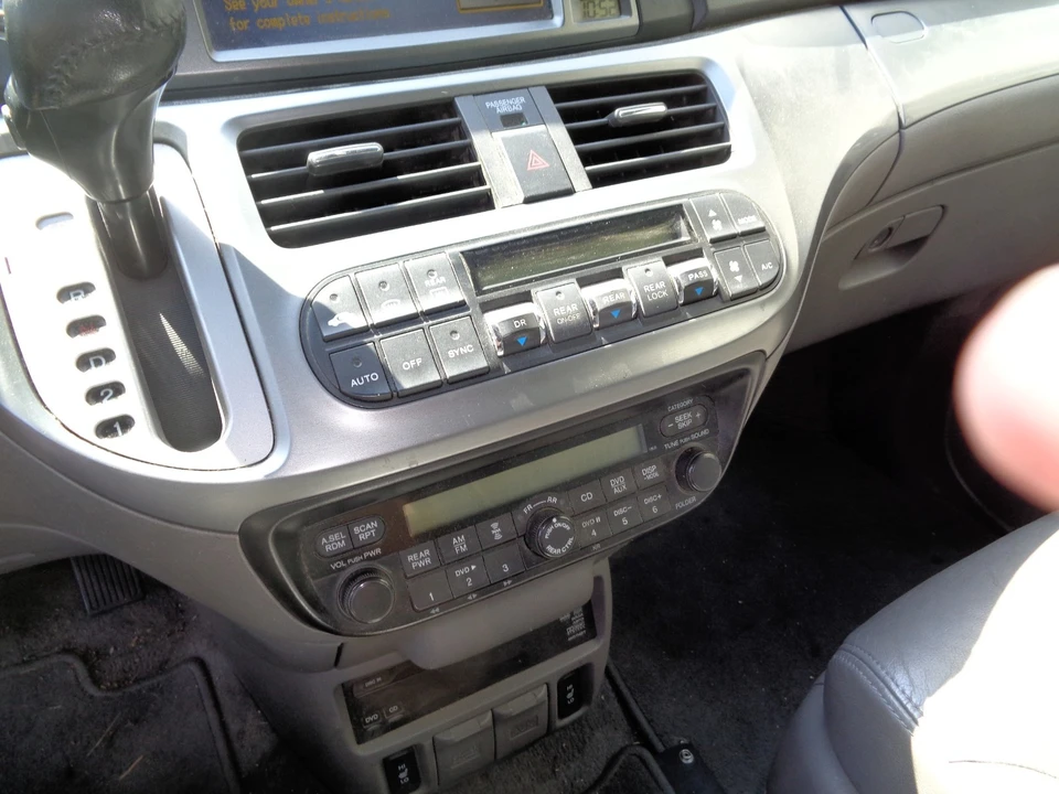 2010 Honda Odyssey - Image 8 of 14