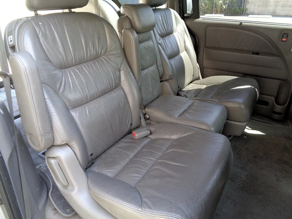 2010 Honda Odyssey - Image 10 of 14