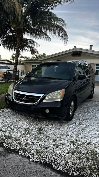 2010 Honda Odyssey - Image 2 of 12