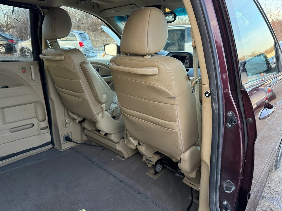 2010 Honda Odyssey - Image 15 of 20