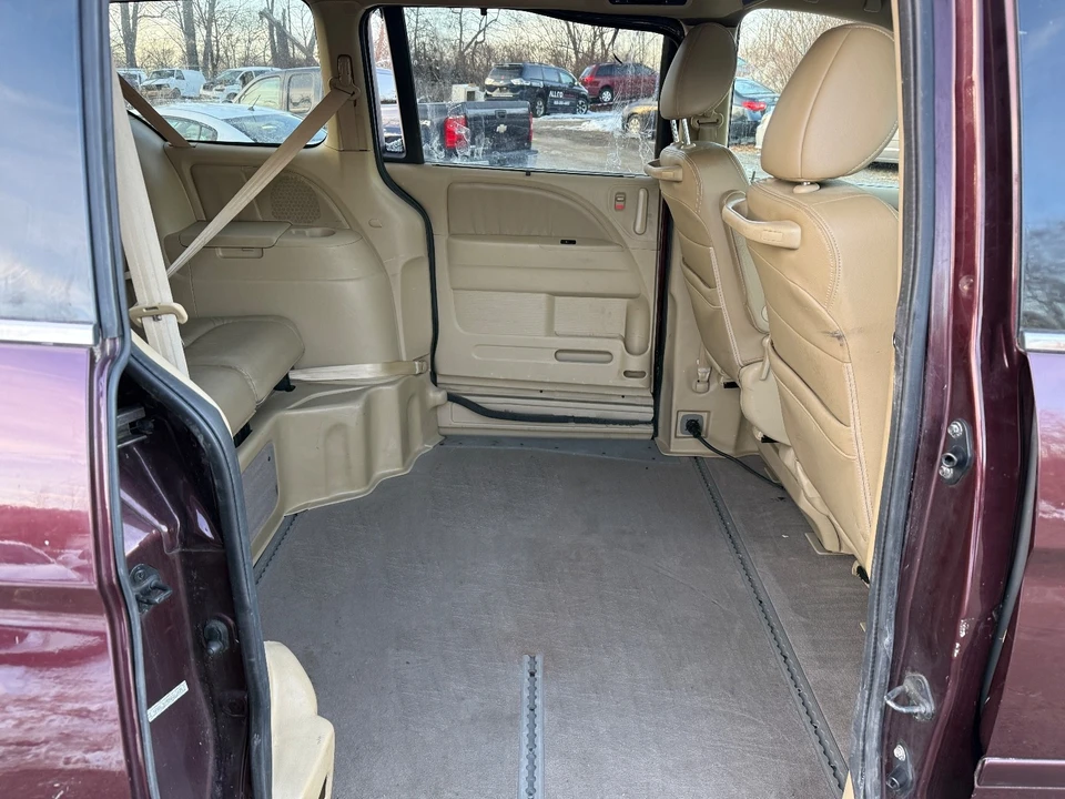 2010 Honda Odyssey - Image 16 of 20