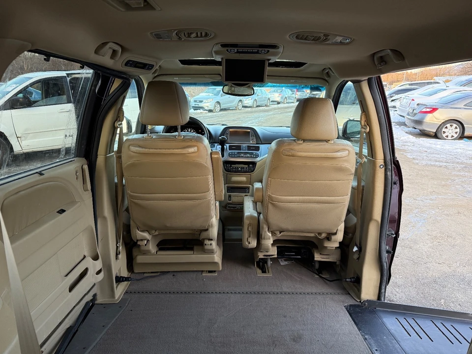2010 Honda Odyssey - Image 14 of 20