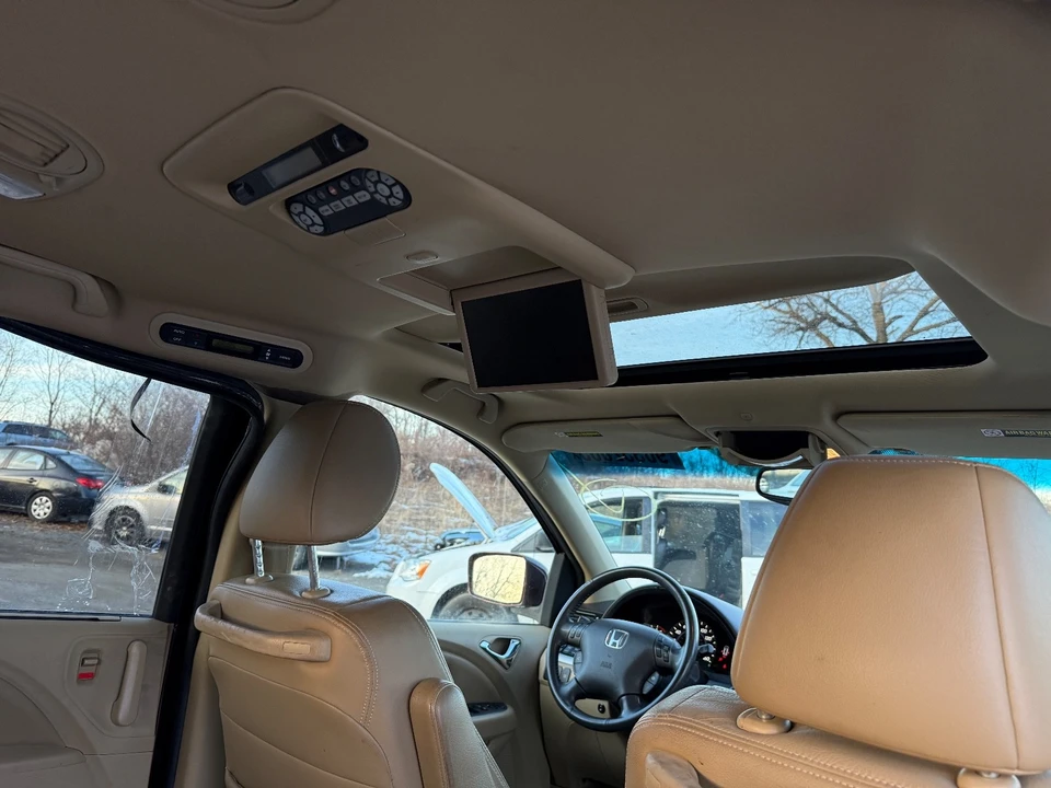 2010 Honda Odyssey - Image 17 of 20