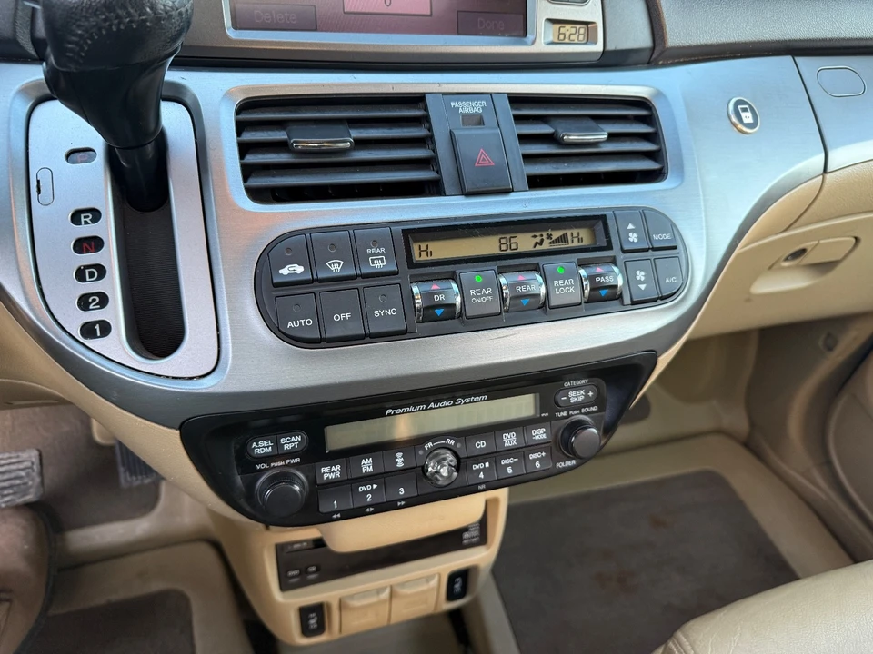 2010 Honda Odyssey - Image 12 of 20