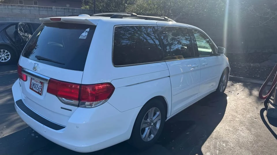 2010 Honda Odyssey - Image 3 of 10