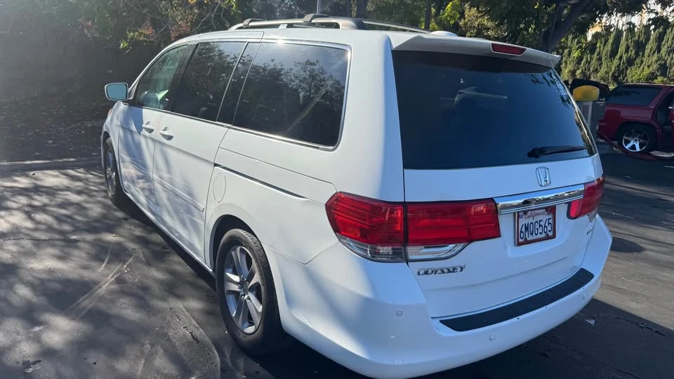 2010 Honda Odyssey - Image 4 of 10