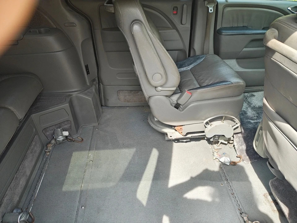 2010 Honda Odyssey - Image 17 of 21