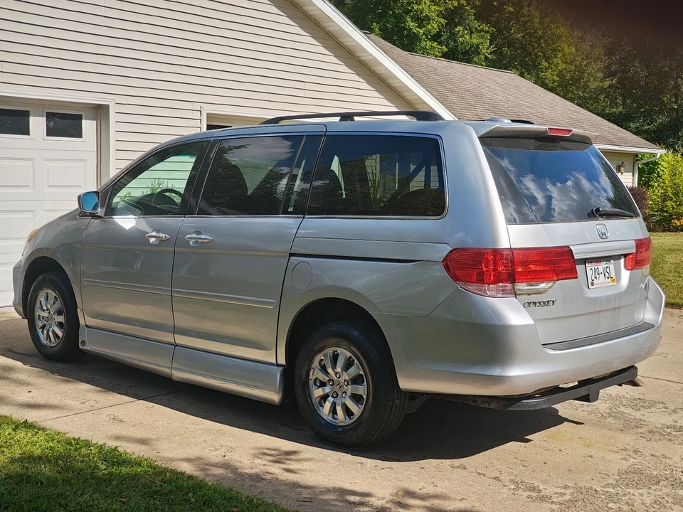 2010 Honda Odyssey - Image 4 of 21