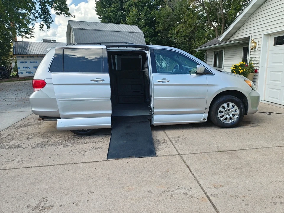 2010 Honda Odyssey - Image 14 of 21