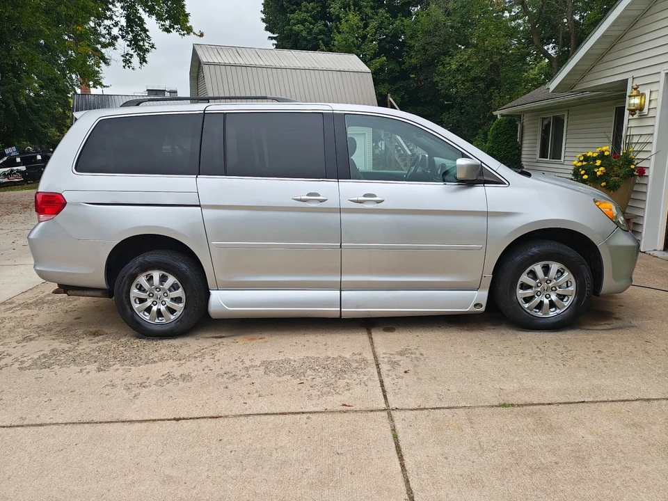 2010 Honda Odyssey - Image 6 of 21