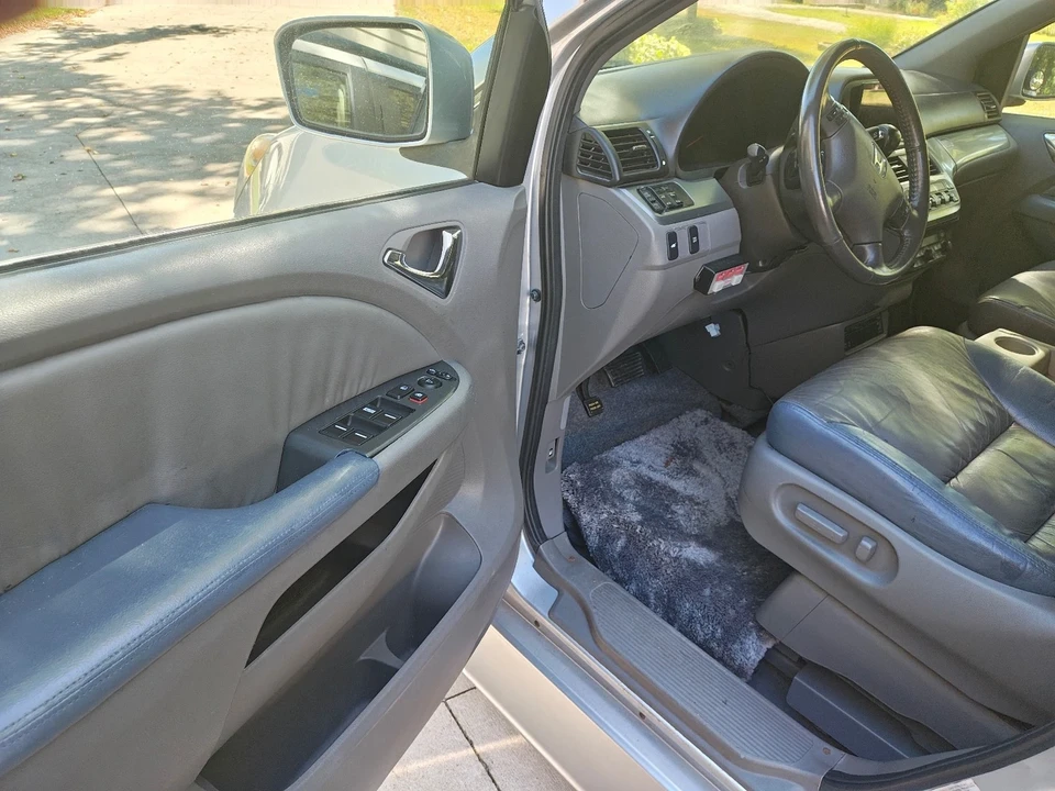 2010 Honda Odyssey - Image 8 of 21