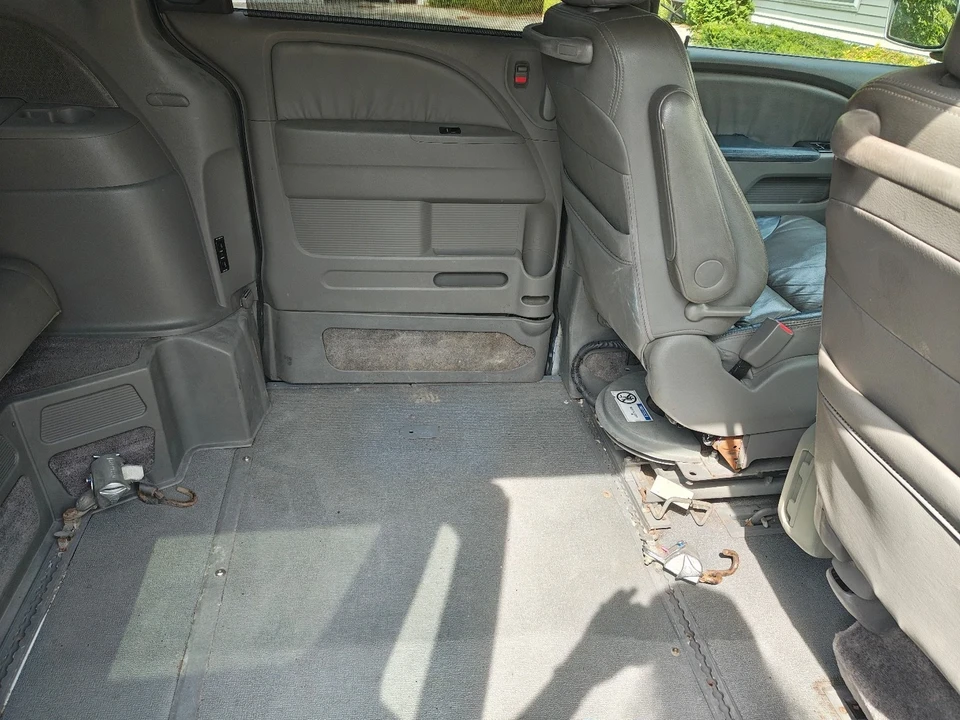 2010 Honda Odyssey - Image 16 of 21