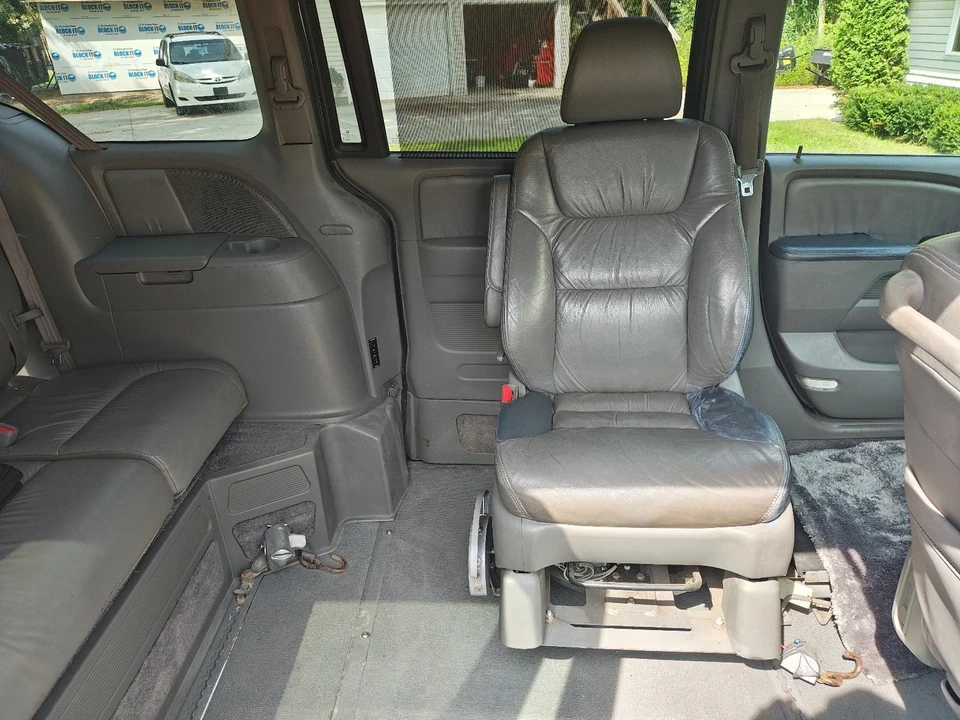 2010 Honda Odyssey - Image 19 of 21
