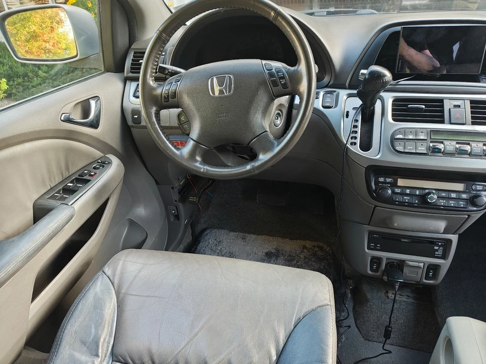 2010 Honda Odyssey - Image 10 of 21