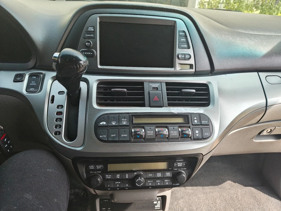 2010 Honda Odyssey - Image 11 of 21