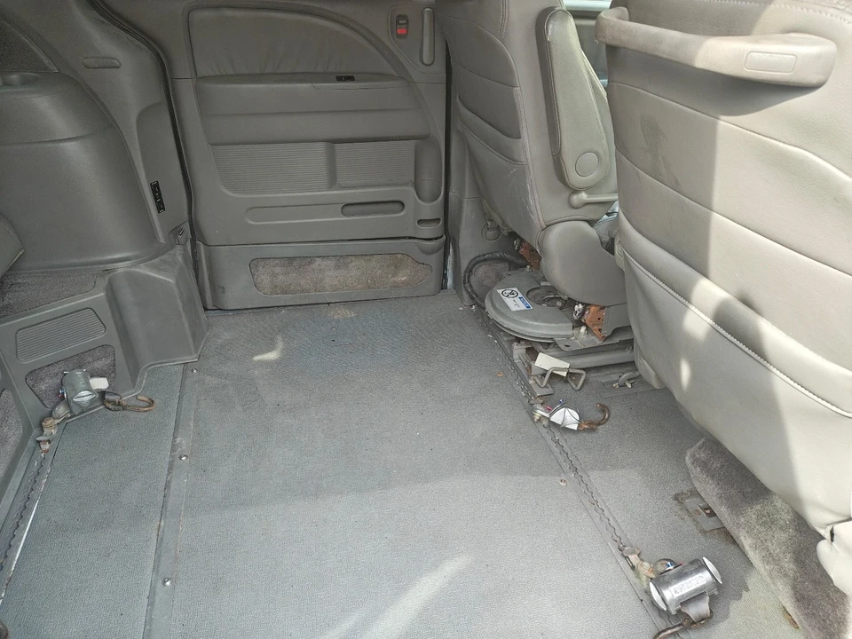 2010 Honda Odyssey - Image 15 of 21